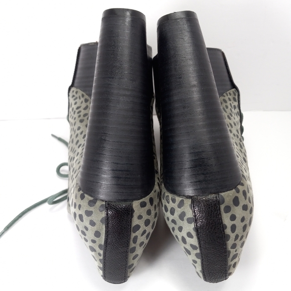 GREY CITY Pale Green Black Spotted Suede Lace-Up Stacked Platform Wedges EUC - Picture 10 of 16